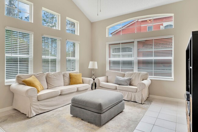 Building Photo - Gorgeous 4-Bedroom, 4-Bathroom Home in Kis...