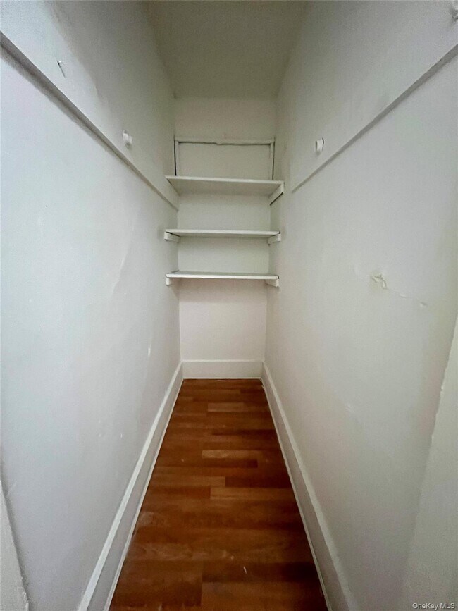 Building Photo - 17 1/2 Wallkill Ave