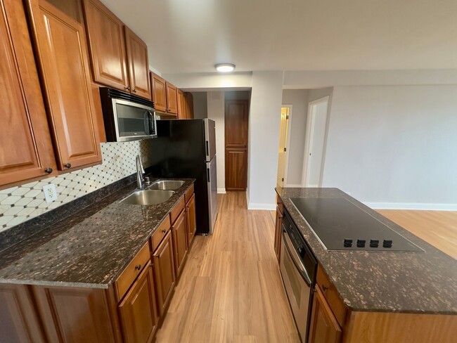 Building Photo - 4180 N Marine Dr