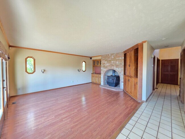 Building Photo - $3,800 - 5 Bed / 4 Baths Stunning Northwood Home with Views