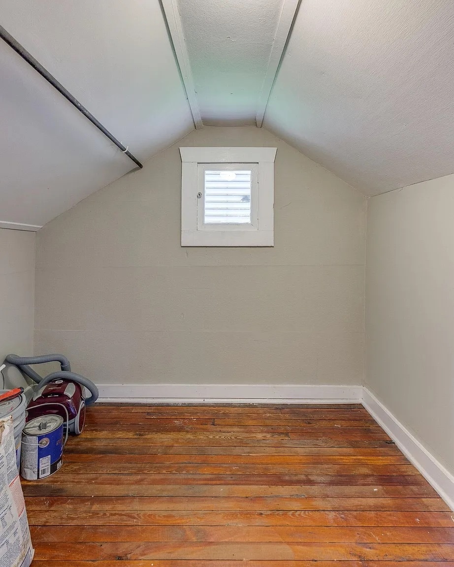 walk in closet - 253 Thuss Ave