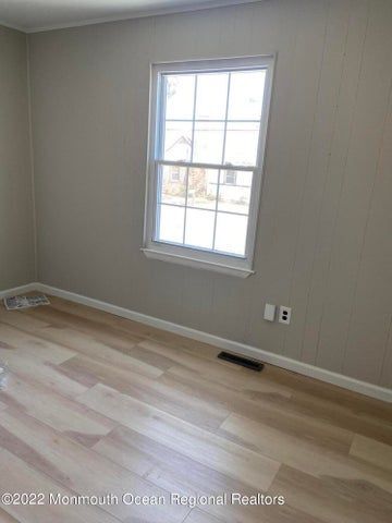 Building Photo - 211 Henley Ave