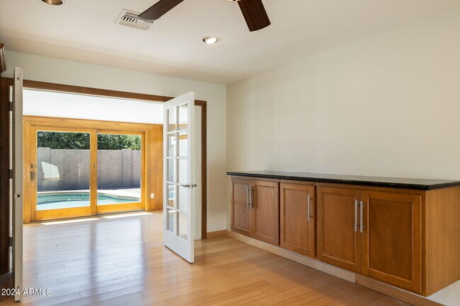 Building Photo - 8643 E Sandalwood Dr