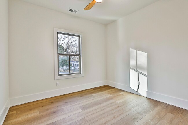 Building Photo - New Construction Rental WALKABLE to Downtown Senoia!