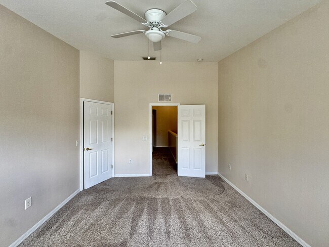 Building Photo - 912 Hampton Cir