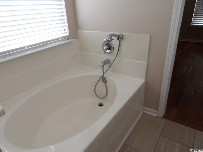 Building Photo - 188 Devonbrook Pl