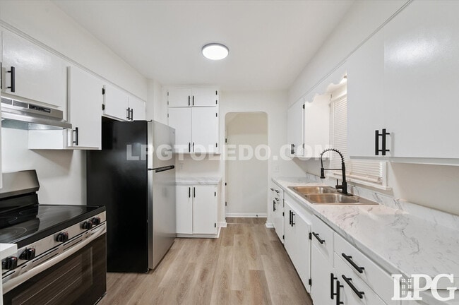 Building Photo - 3714 Wallwerth Dr