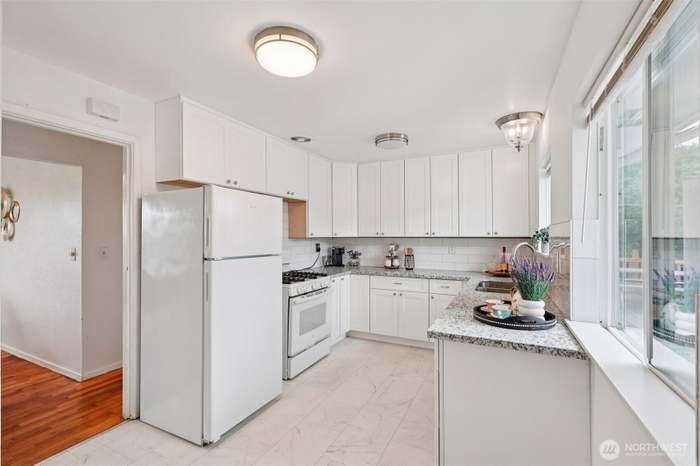 Building Photo - 10316 Becker Dr SW
