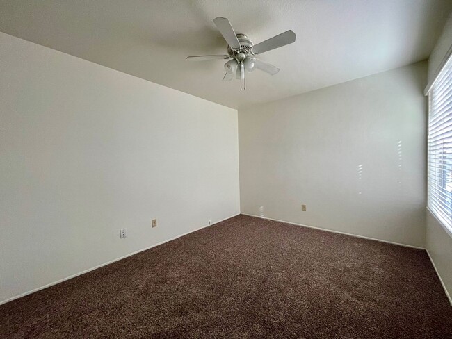 Building Photo - 3 Bedroom 2 Bath Home in Desired area Esco...