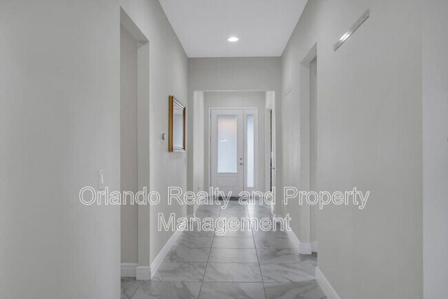 Building Photo - 15155 Mayberry Dr