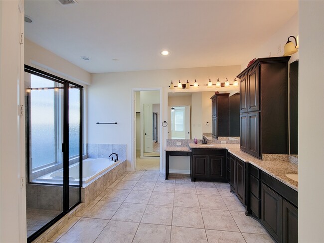 Building Photo - 2822 Ember Pass Ln