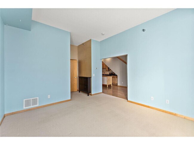 Building Photo - 2650 University Ave W