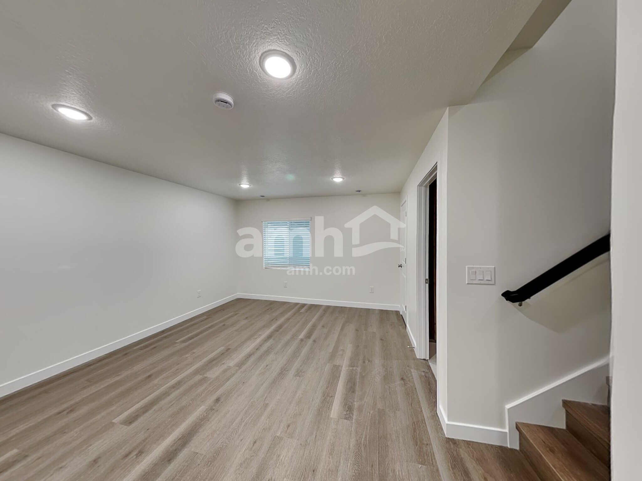 Building Photo - 1272 W Mahogany St