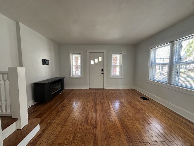 Building Photo - 610 Geddes St