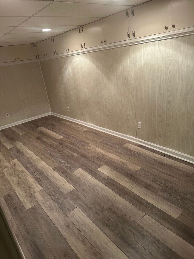 Building Photo - 3 Bed/3 Bath