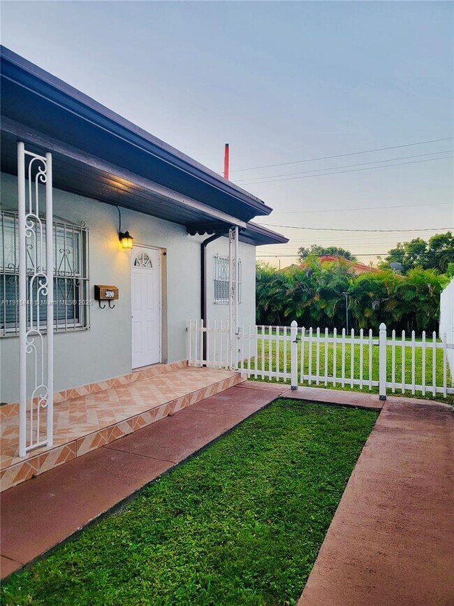 Primary Photo - 3690 SW 24th St