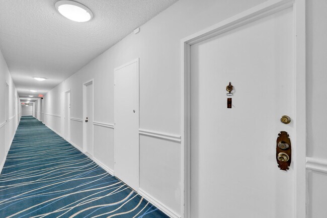 Building Photo - 3725 S Ocean Dr