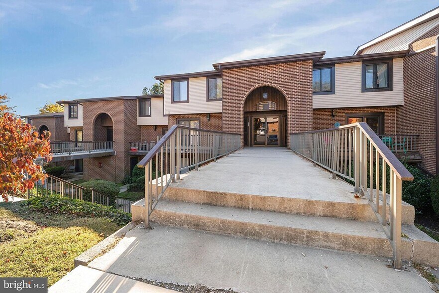 Building Photo - 4938 W Brigantine Ct