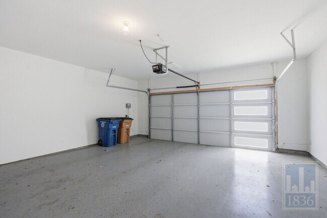 Building Photo - 10925 Tildon Ave