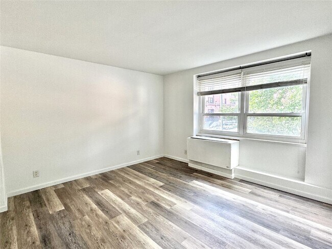 Building Photo - 210 N 17th St