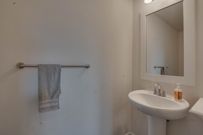 Building Photo - 3 Bed/ 2.5 Bath, Two-Story Home in North C...