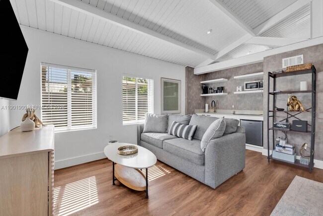 Building Photo - 901 NW 7th Street Rd