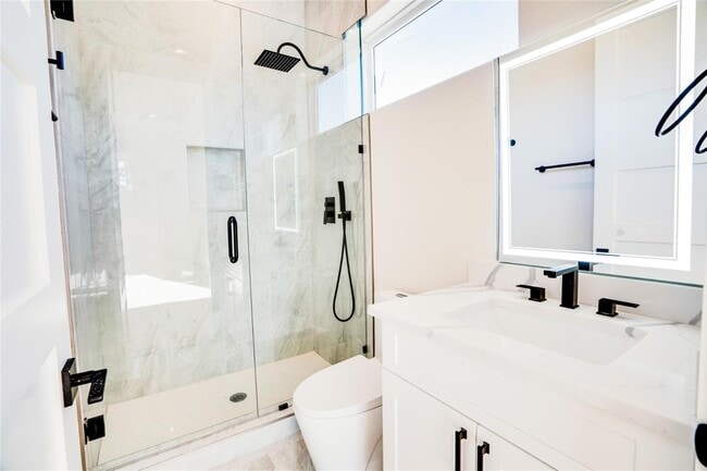 Building Photo - Open concept home with luxury finishes