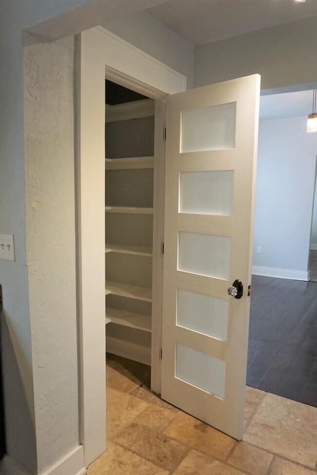 Building Photo - 2 BED 1 BATH DUPLEX MESTA PARK