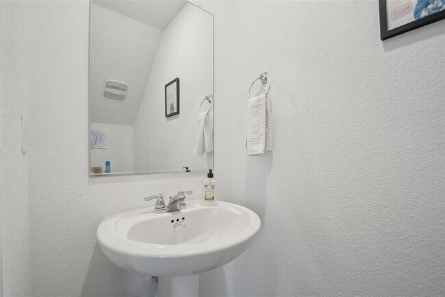 Building Photo - 857 Powell St