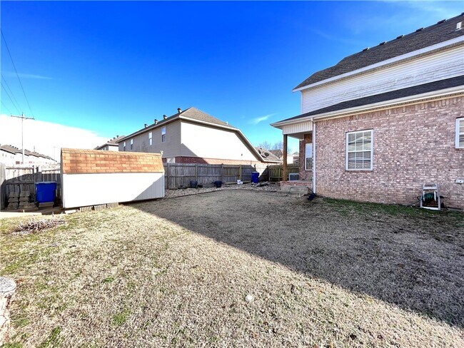 Building Photo - 3100 SW Windrift Ave