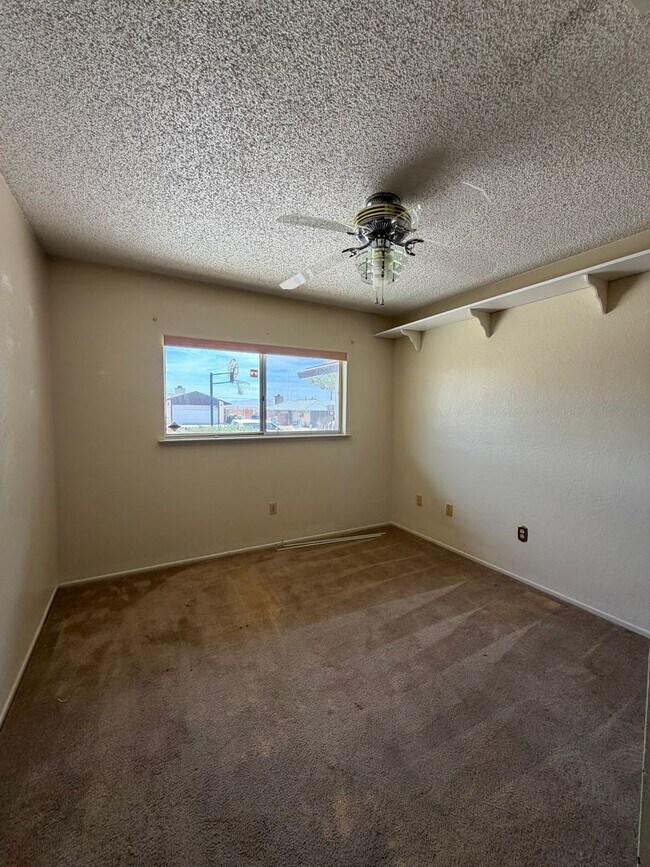 Building Photo - 3 Bedroom 2 Bathroom House with 2 Car Garage Located in Lenwood