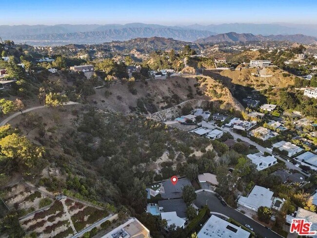 Building Photo - 9289 Swallow Dr