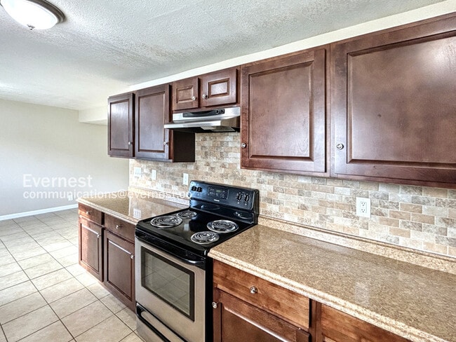 Building Photo - 1418 Luna Dr