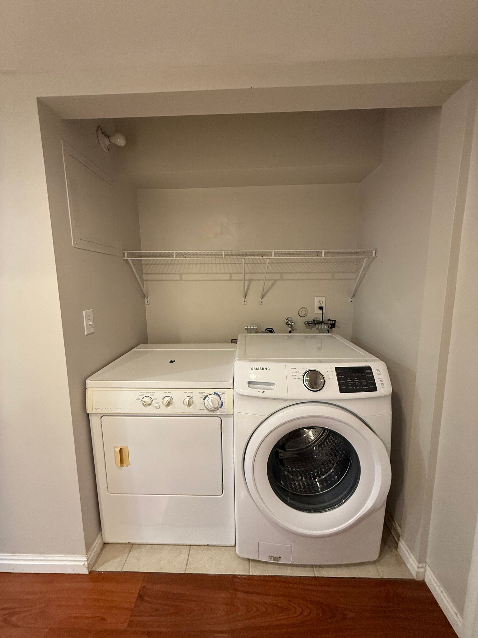 Building Photo - 7928 S DA VINCI DR