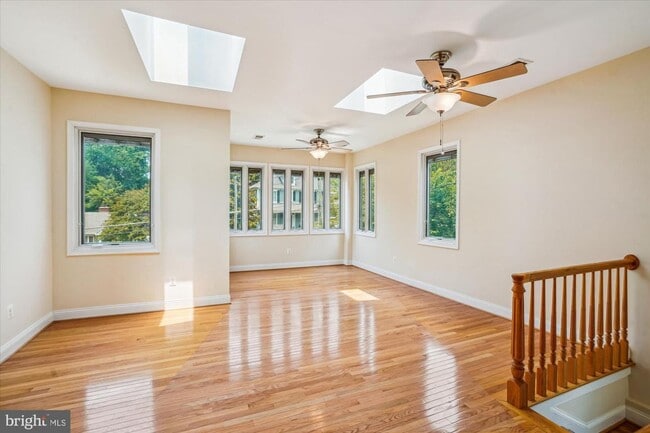 Building Photo - Available immediately!