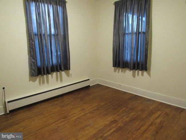 Building Photo - 203 W 5th Ave