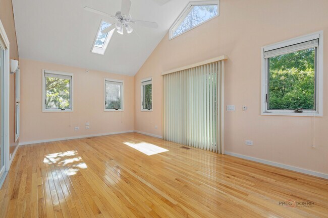 Building Photo - 1660 Hertel Ln
