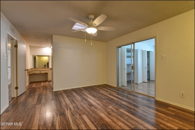 Building Photo - 3433 Clearview Ln