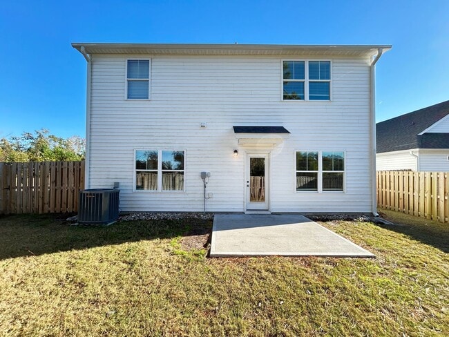 Building Photo - The Landing at Lewis Creek |