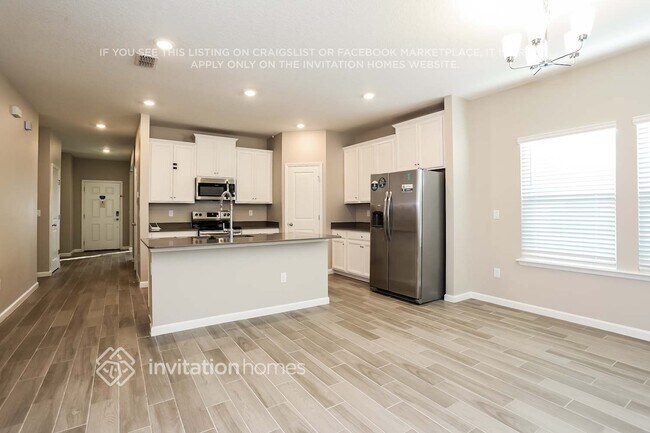 Building Photo - 9817 Lemon Grass Ln