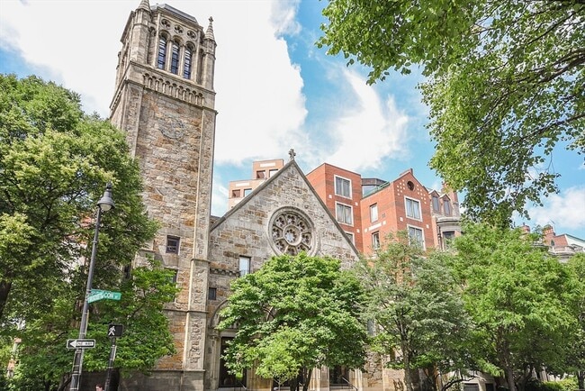 Building Photo - 492 Beacon St
