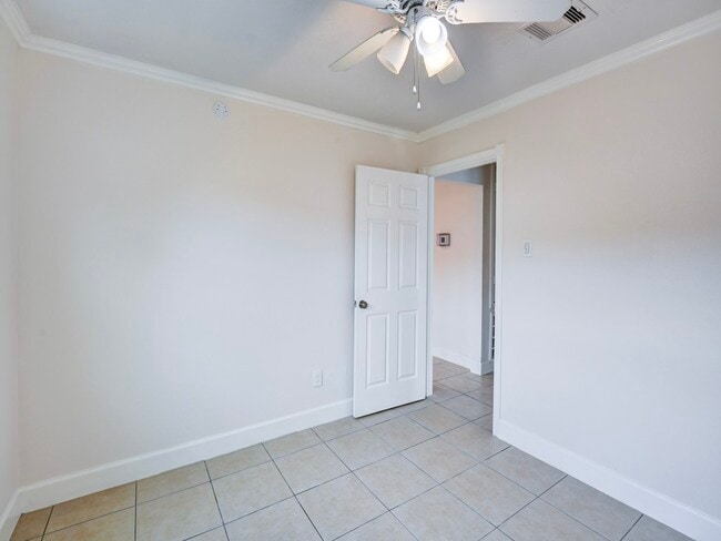 Building Photo - 1306 Mimosa Rd