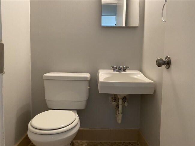 Building Photo - 4077 Pine Valley Rd