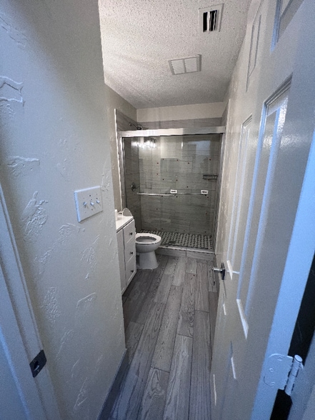 Building Photo - 2066 Vista Dr