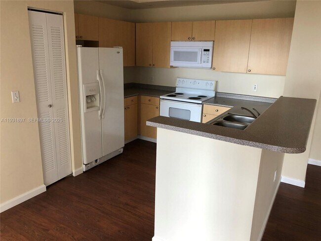 Building Photo - 1900 Van Buren St