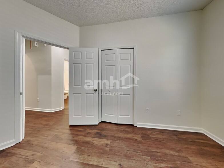 Building Photo - 116 Archwood Dr