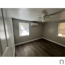 Building Photo - 1026 19th St S