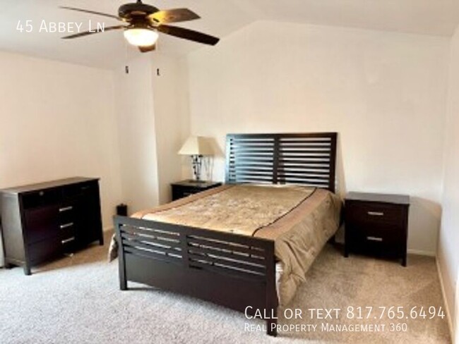 Building Photo - Fantastic town home close to DFW airport