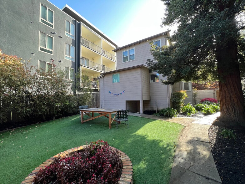 Building Photo - 2530 College Ave