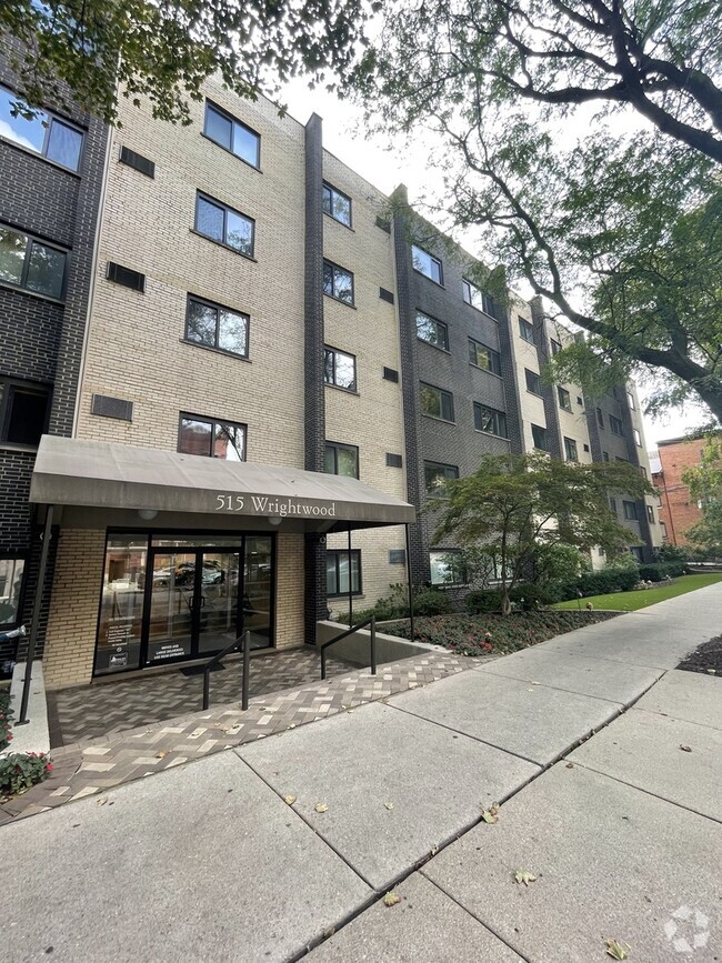 Building Photo - 515 W Wrightwood Ave